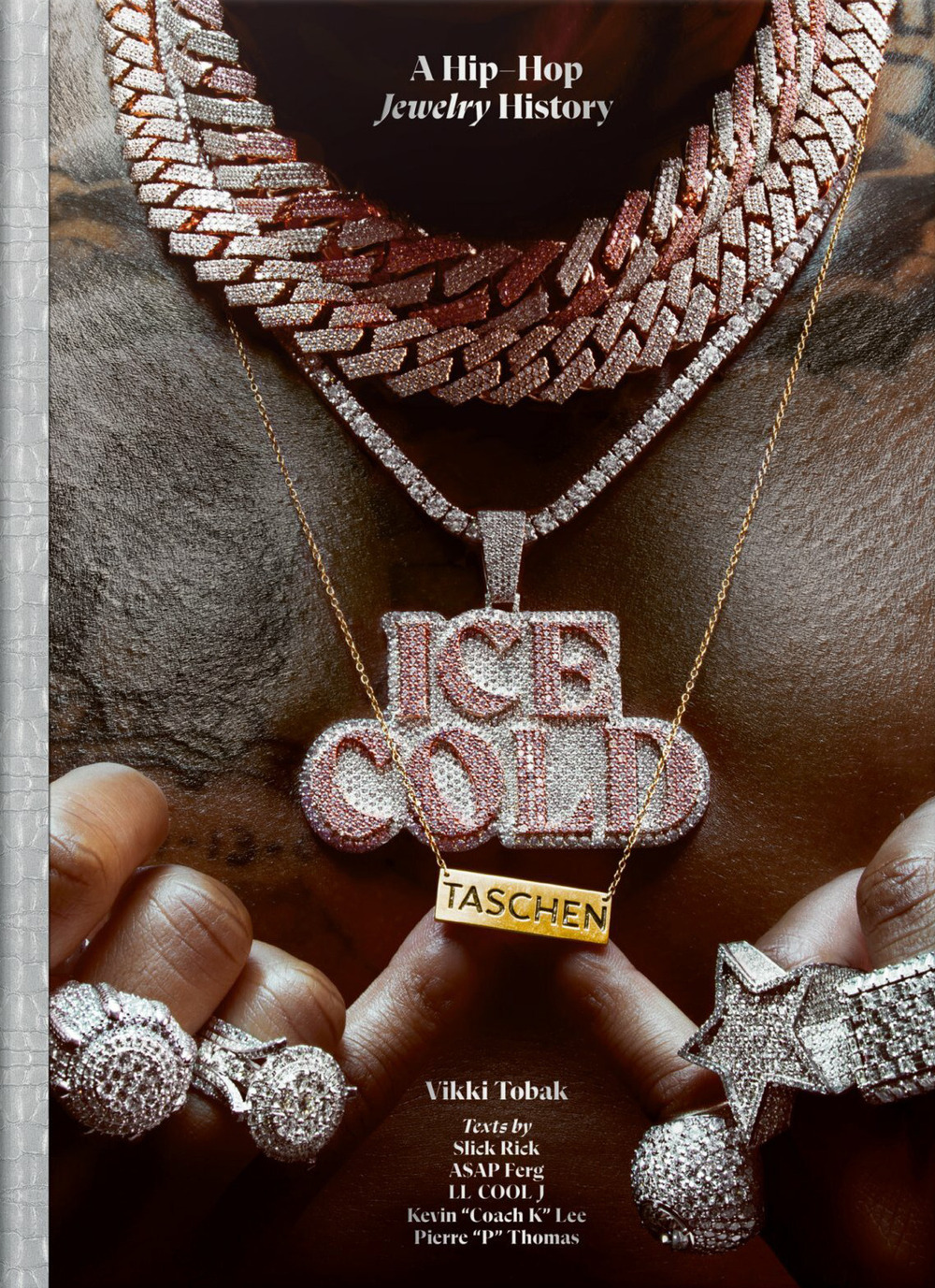 Libri Tobak Vikki - Ice Cold. A Hip-Hop Jewelry History English French & German Edition NUOVO SIGILLATO EDIZIONE DEL SUBITO DISPONIBILE