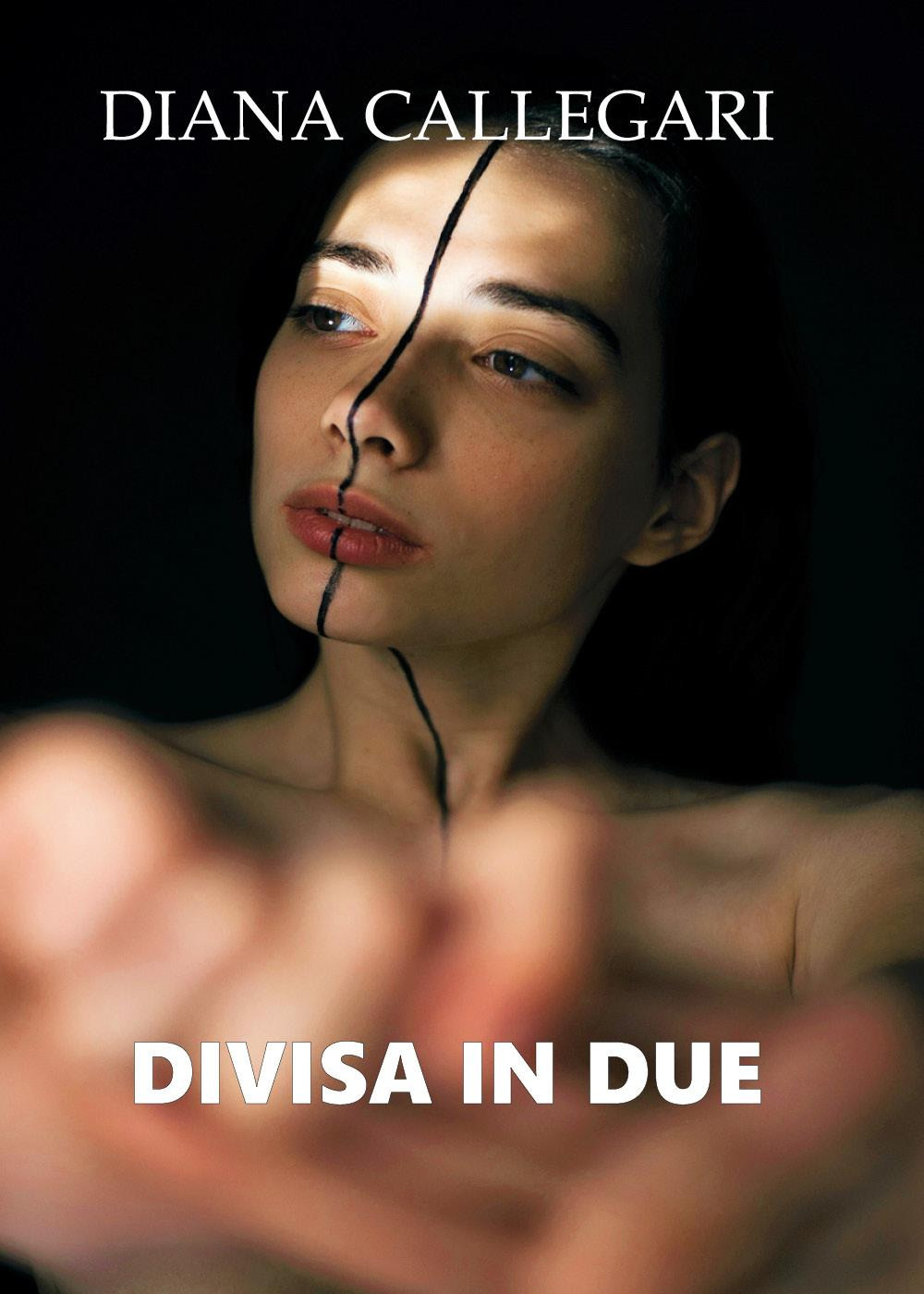 Libri Callegari Diana - Divisa In Due NUOVO SIGILLATO, EDIZIONE DEL 08/05/2023 SUBITO DISPONIBILE
